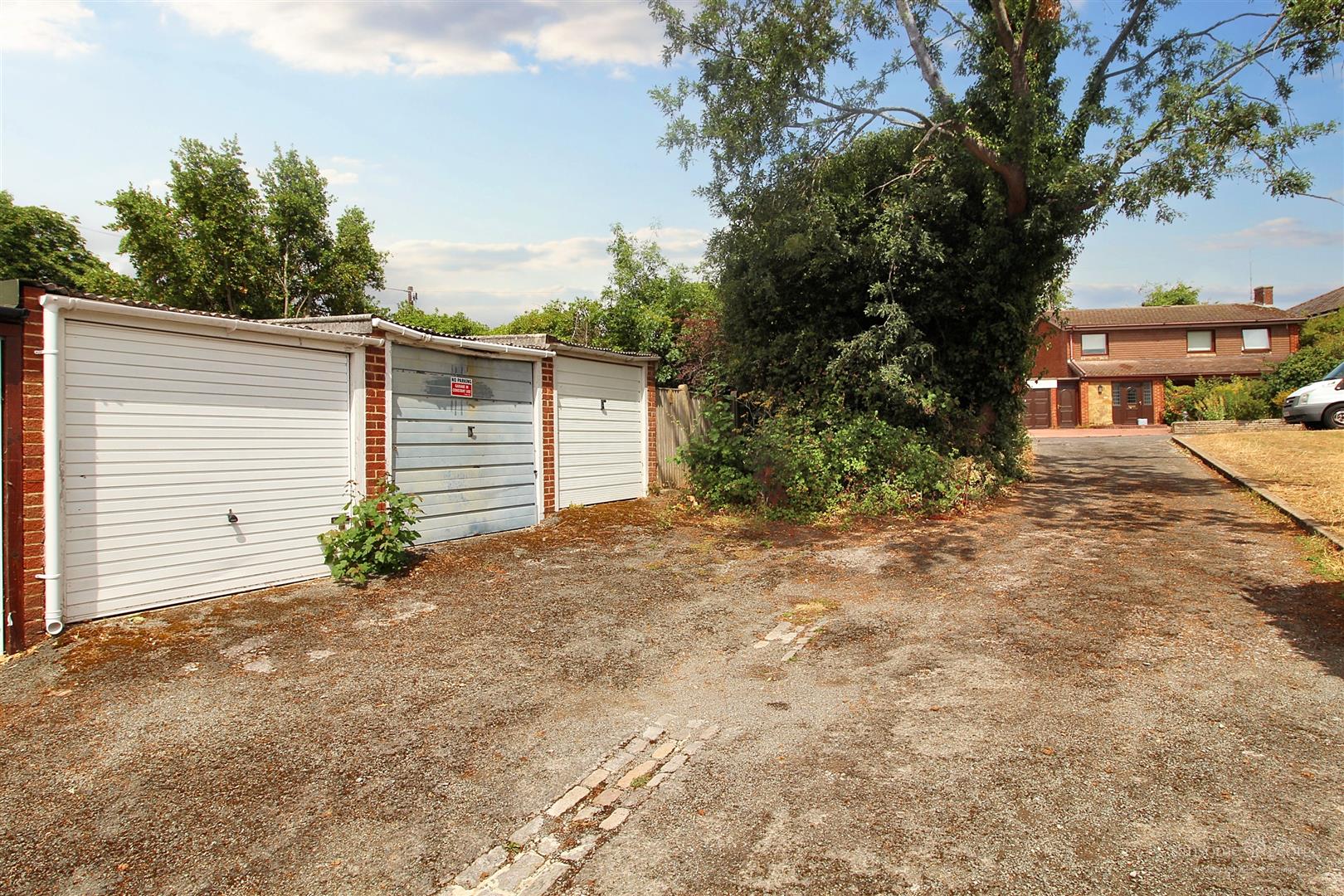 Fircroft Close, Tilehurst, Reading